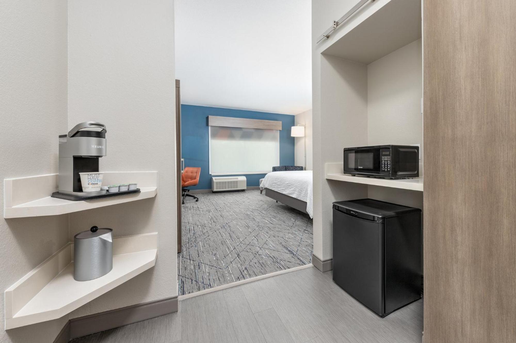Holiday Inn Express & Suites Austin Airport East By Ihg Exterior foto